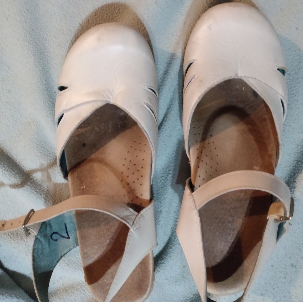 Sanita closed toe clogs
